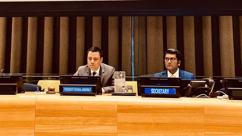 Посол Данг Хоанг Жанг (слева) председательствует на дискуссии. Фото: baoquocte.vn