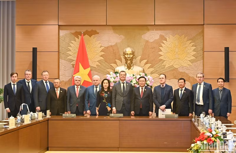 Участники встречи. Фото: Зюи Линь