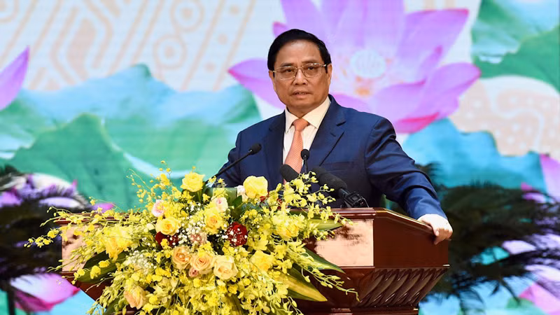 Премьер-министр Фам Минь Тьинь выступает на церемонии. Фото: Чан Хай