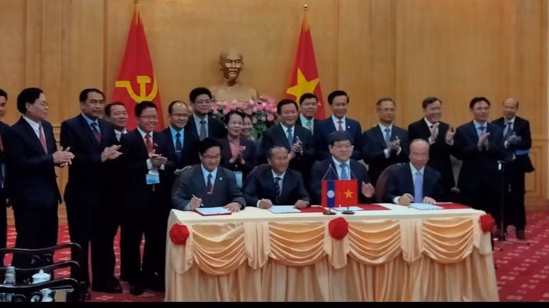 Общий вид церемонии подписания соглашения.