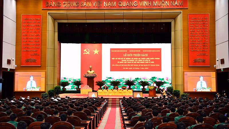Общий вид церемонии презентации книги Генерального секретаря ЦК КПВ Нгуен Фу Чонга.