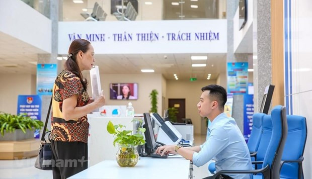 Жители Куангниня приезжают для выполнения административных процедур. (Фото: Vietnam+)