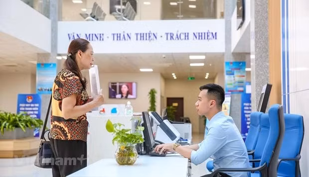 Жители Куангниня приезжают для выполнения административных процедур. (Фото: Vietnam+)