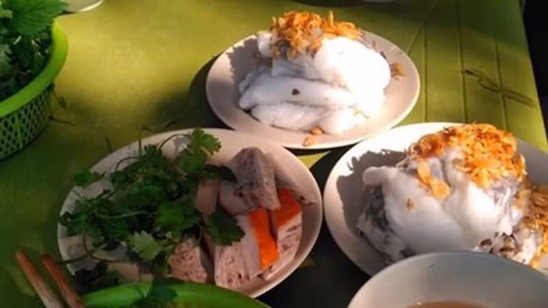 Ханойские паровые блинчики «банькуон». Фото: ВИА