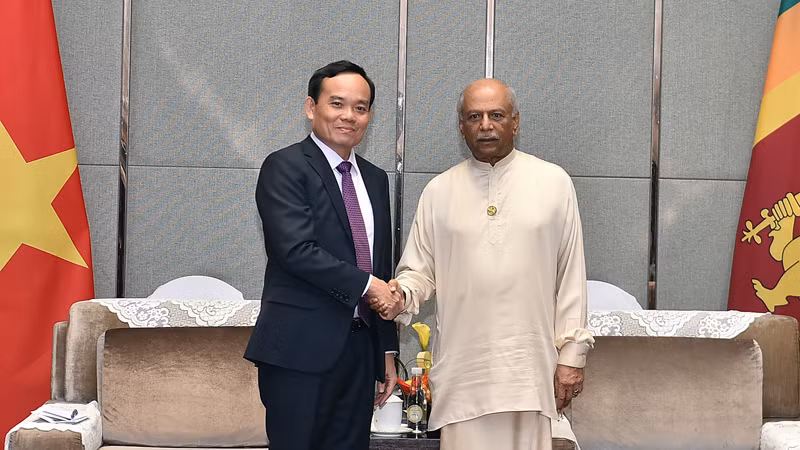 Вице-премьер Чан Лыу Куанг (слева) и Премьер-министр Шри-Ланки Динеш Гунавардена. Фото: МИД Вьетнама