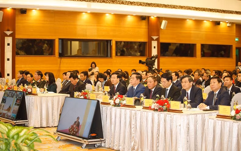 Руководители Партии и Государства на семинаре. Фото: Нам Нгуен