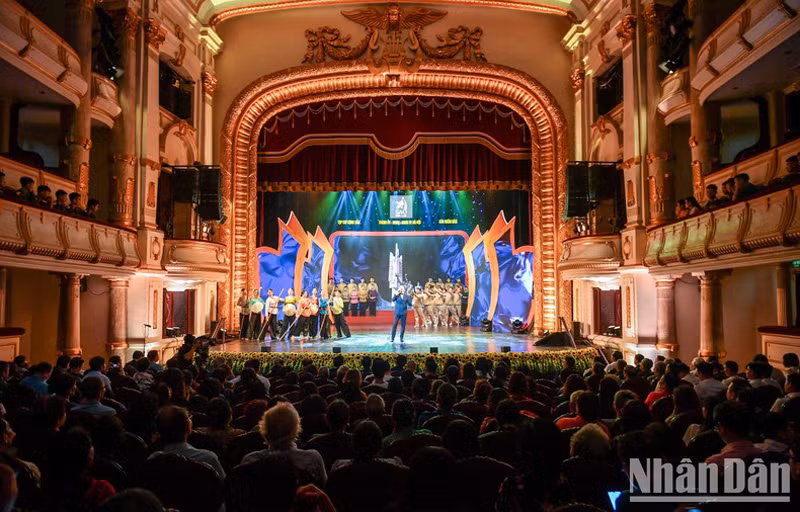 Общий вид художественной программы. Фото: Тхань Дат
