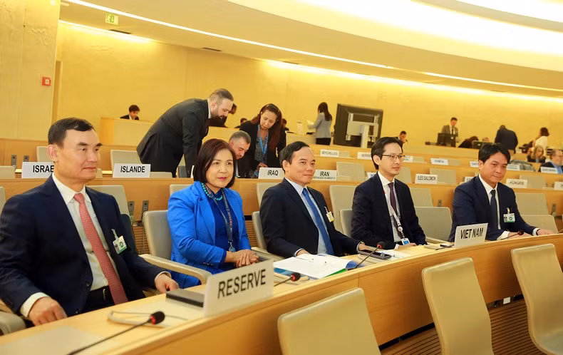 Делегация Вьетнама во главе с Вице-премьером Чан Лыу Куангом принимает участие в сессии. Фото: VGP