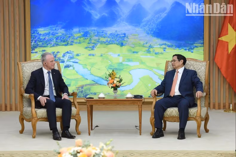 Премьер-министр Фам Минь Тьинь принимает Старшего вице-президента корпорации Boeing, Президента Boeing Global Брендана Нельсона. Фото: Чан Хай