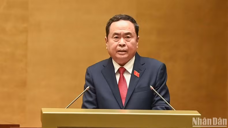 Председатель НС Чан Тхань Ман выступает со вступительной речью. Фото: Зюи Линь