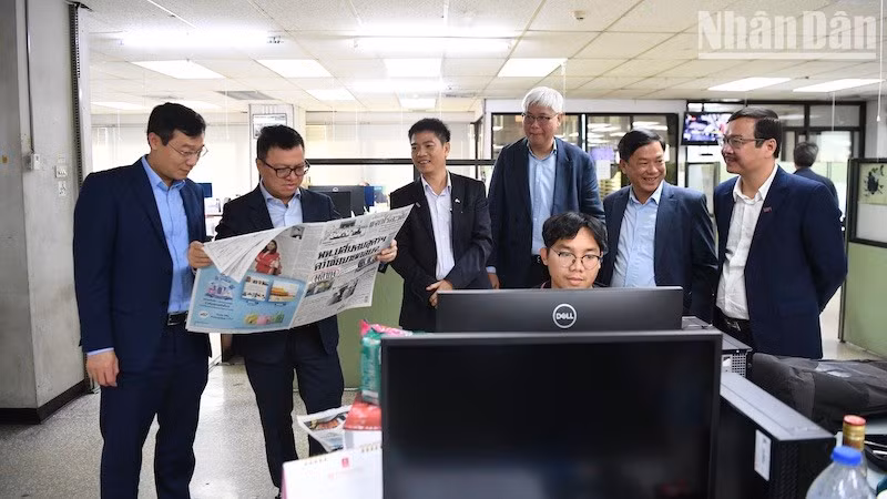 Делегация СЖВ посещает редакцию и издательство пресс-корпорации «Matichon».