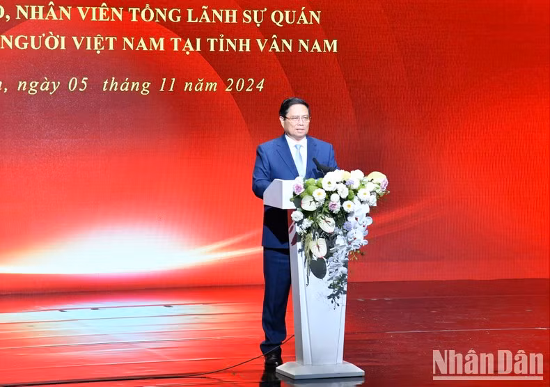 Премьер-министр Фам Минь Тьинь выступает с речью. Фото: Тхань Жанг Премьер-министр Фам Минь Тьинь выступает с речью. Фото: Тхань Жанг