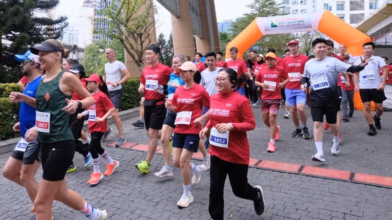 Спортсмены, участвующие в #Run4Wildlife 2024 года.