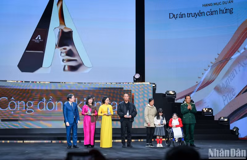 Чествование 4 вдохновляющих проектов.