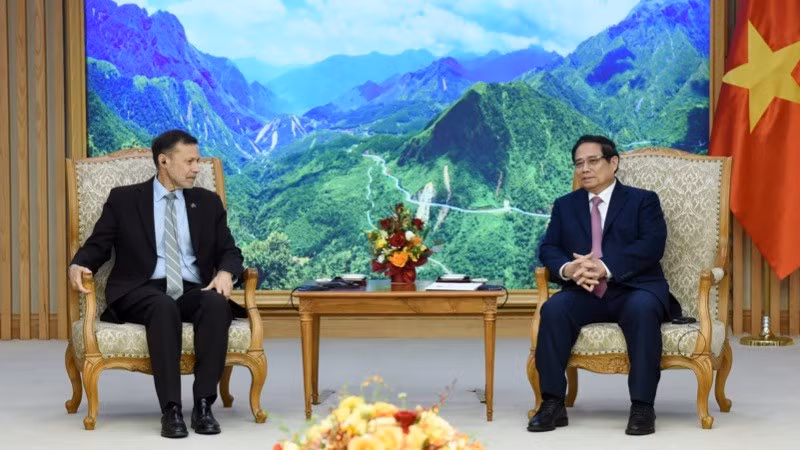 Премьер-министр Фам Минь Тьинь принимает Посла Австралии во Вьетнаме Эндрю Голедзиновского. Фото: Чан Хай