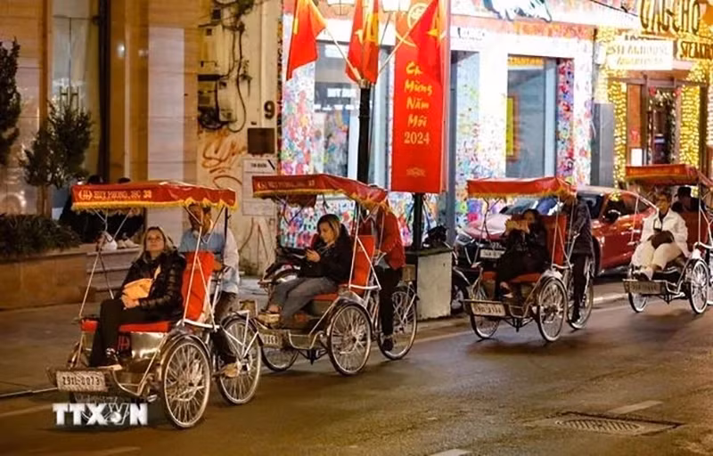 Туристический сектор Ханоя достиг исключительных успехов в 2024 году, а количество посетителей превзошло все ожидания. Фото: ВИA