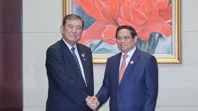 Премьер-министр Вьетнама Фам Минь Тьинь и Премьер-министр Японии Сигэру Исиба. Фото: VGP