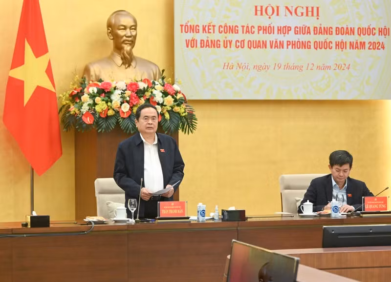 Председатель НС Чан Тхань Ман выступает с руководящей речью. Фото: Зюи Линь