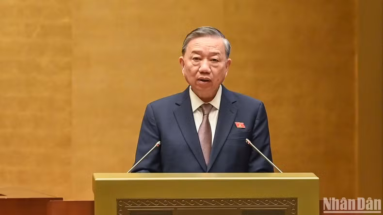 Генеральный секретарь ЦК КПВ, Президент То Лам выступает на сессии. Фото: Зюи Линь