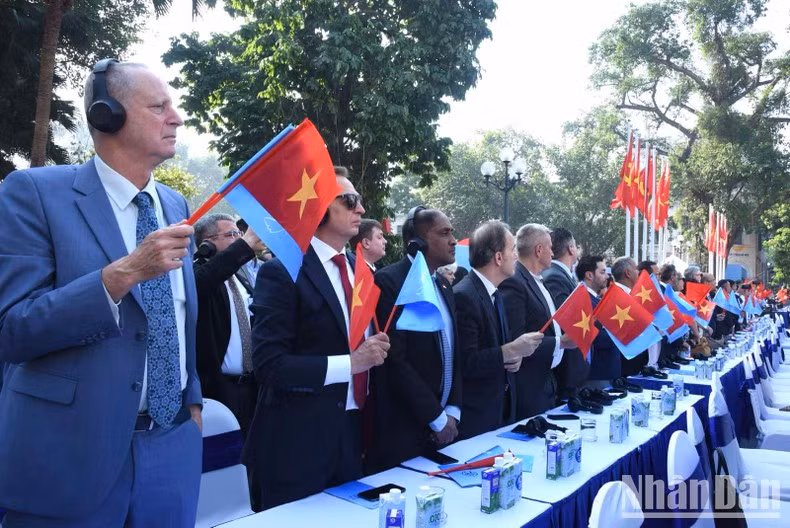 Международные делегаты на фестивале. Фото: Чан Хай