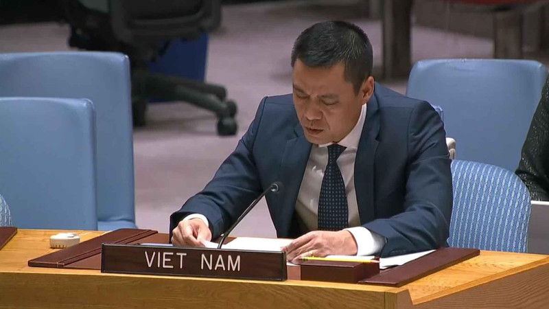 Посол Данг Хоанг Жанг выступает на мероприятии. Фото: baoquocte.vn