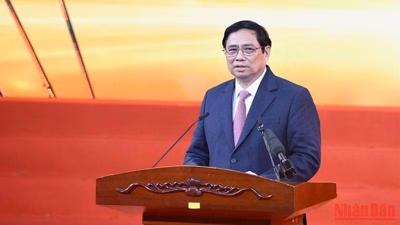 Премьер-министр Фам Минь Тьинь выступает с речью. Фото: Чан Хай