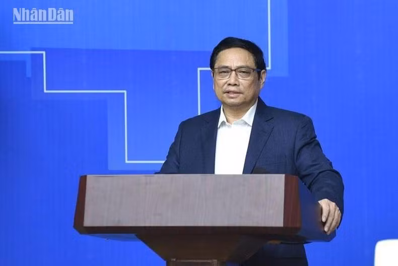 Премьер-министр Фам Минь Тьинь выступает с речью. Фото: Чан Хай