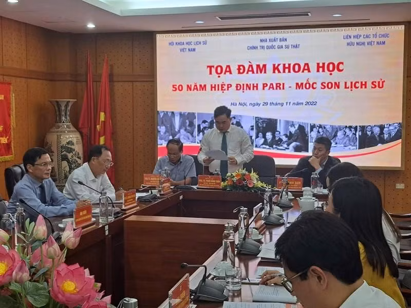 Общий вид научной беседы.