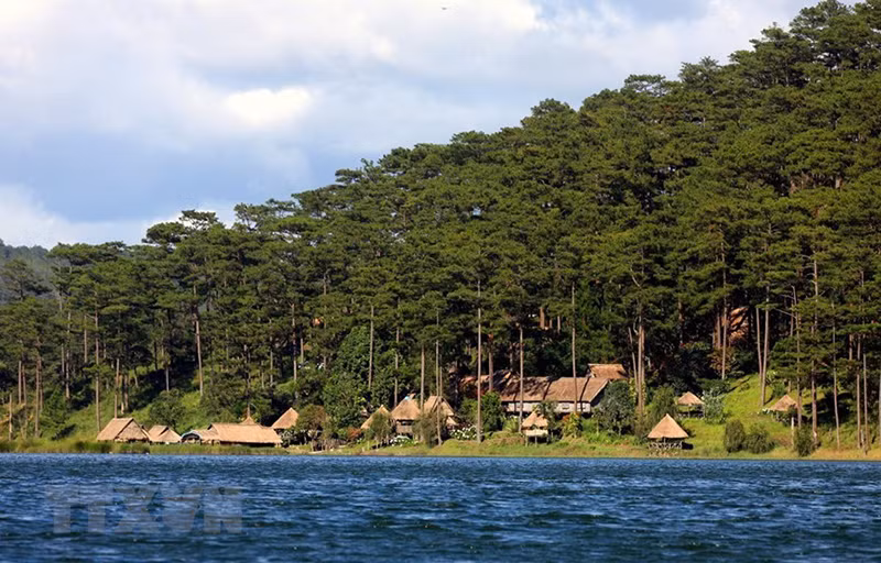 Национальная туристическая зона озера Туенлам привлекла десятки инвестиционных проектов с достаточно богатыми и разнообразными туристическими продуктами. Фото: ВИА