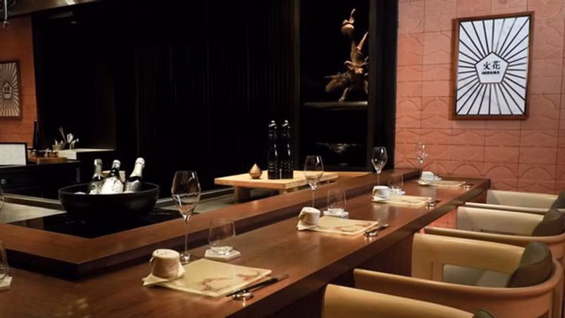 Ресторан «Hibana by Koki» расположен в ханойском отеле «Capella». Фото: thanhnien.vn