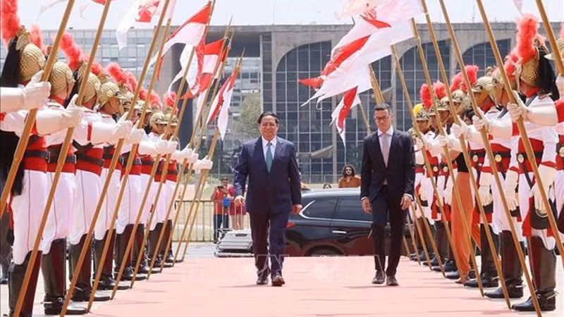 Официальная церемония встречи Премьер-министра Фам Минь Тьиня в Бразилии.