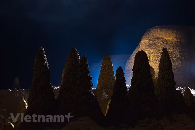 Сталактиты образовались после тысячелетней истории.