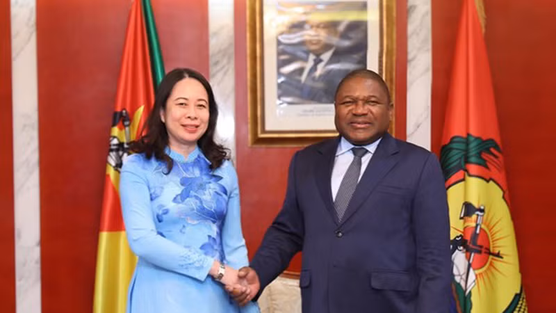 Вице-президент Во Тхи Ань Суан (слева) и Президент Мозамбика Филипе Ньюси. Фото: ВИА