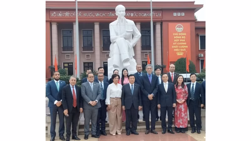 Делегаты фотографируются на память. 