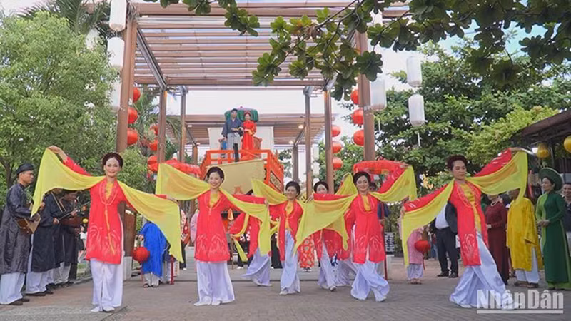 Мероприятие состоялось в Саду статуй Анхой со специальной художественной программой.