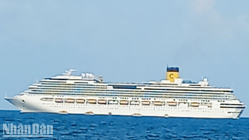 Фукуок встретил итальянский круизный лайнер «Costa Serena», на борту которого находятся 1056 членов экипажа и 3500 международных туристов.