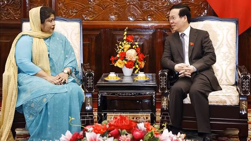 Президент Во Ван Тхыонг принимает Посла Бангладеш во Вьетнаме Самину Наз. Фото: ВИА