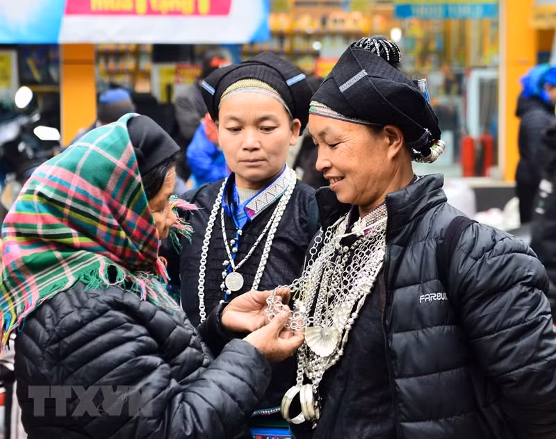 Резьба по серебру народности Нунг в общинах Полингай и Нангдон признана объектом нематериального культурного наследия государственного значения.