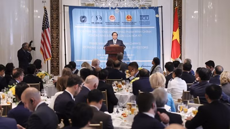 Премьер-министр Фам Минь Тьинь на встрече с руководителями американских предприятий. Фото: ВИА