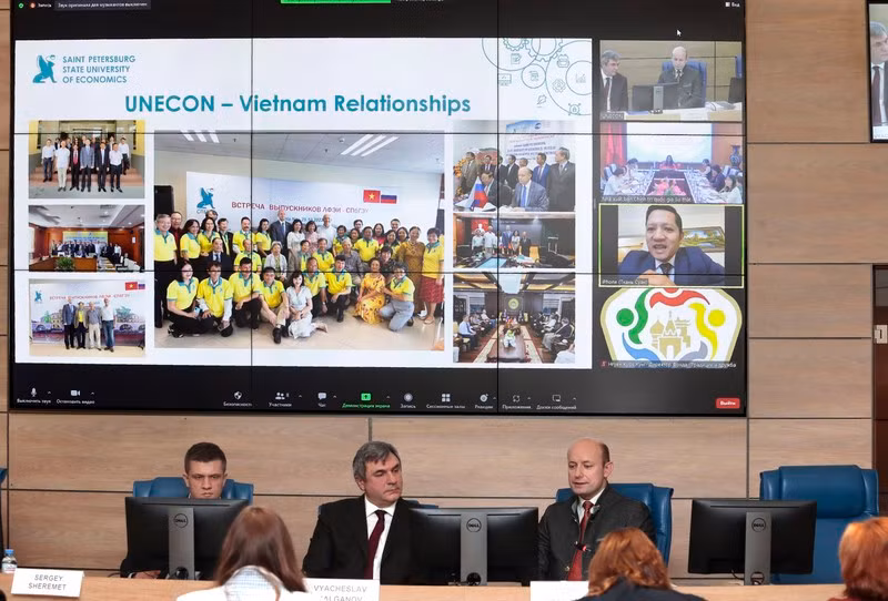 Представители руководителей Санкт-Петербурга на мероприятии.