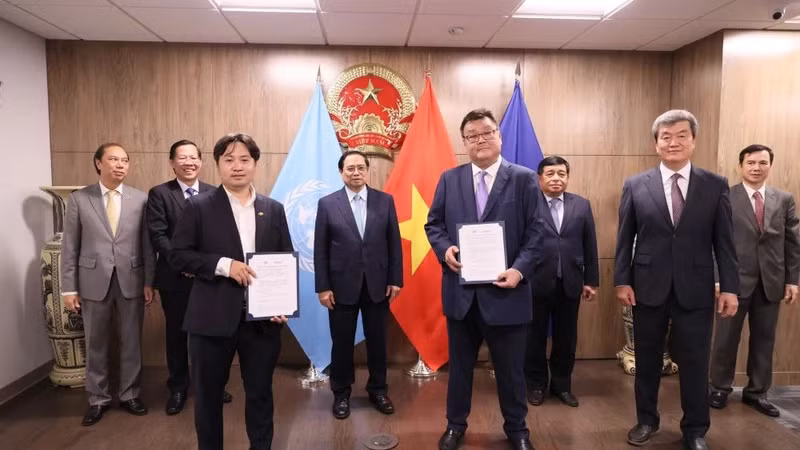 Церемония подписания протокола о стратегическом сотрудничестве между FPT Semiconductor и Silvaco (США) по развитию человеческих ресурсов в полупроводниковой промышленности.