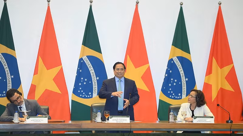 Премьер-министр Фам Минь Тьинь выступает с речью в Министерстве иностранных дел Бразилии. Фото: Тхань Жанг