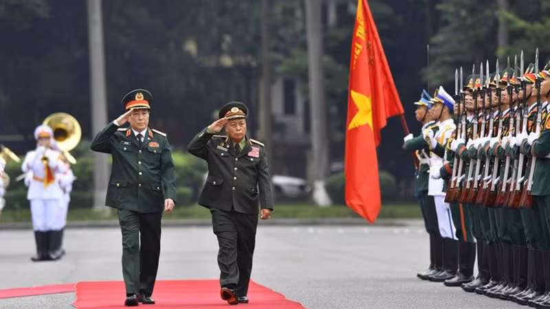 Церемония встречи генерал-полковника Тонглои Силивонга.