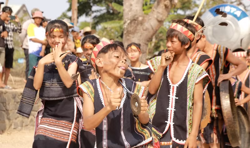 Образ персонажа Потуала (клоуна) на церемонии Шомакотям. Образ персонажа Потуала (клоуна) на церемонии Шомакотям.