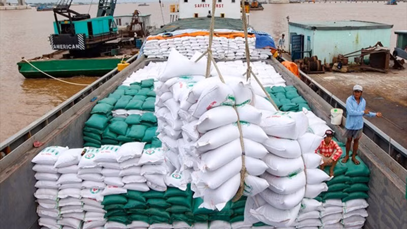 Рост мировых цен на рис в последние дни дает Вьетнаму возможность увеличить экспорт риса. 