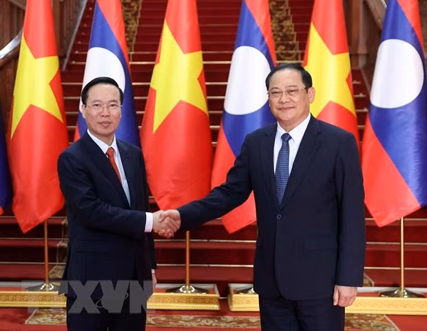 Президент Вьетнама Во Ван Тхыонг и Премьер-министр Лаоса Сонесай Сипхандон. Фото: ВИА