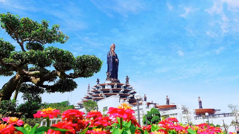 Духовный комплекс пагоды Нуйба. Фото: vnexpress.net