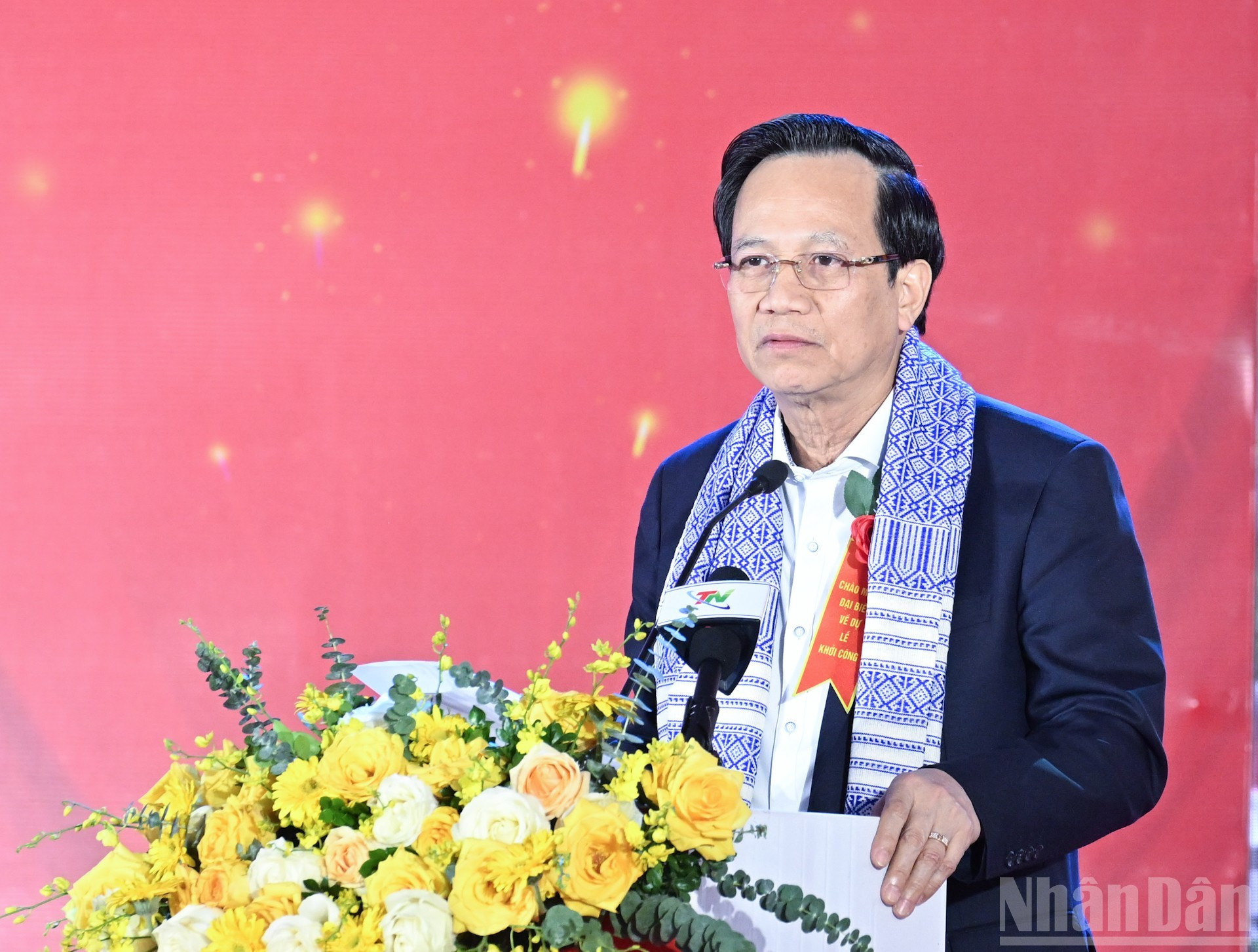 Министр по делам народностпей и религий Дао Нгок Зунг выступает на церемонии.