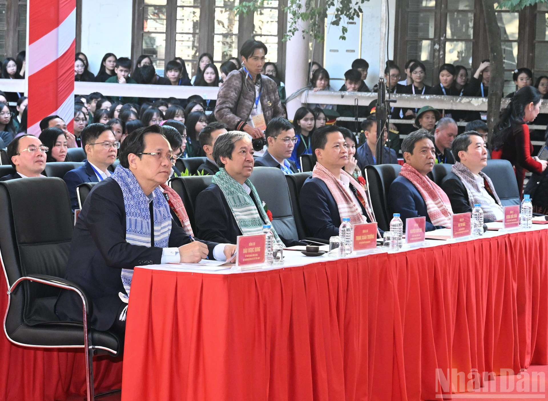 Делегаты, присутствующие на церемонии.