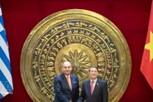 Заместитель председателя НС Нгуен Дык Хай и Первый заместитель Председателя Парламента Греции.